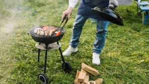 Thumbnail voor Rita's vader riep na haar eerste keer op barbecue: 'Wil je nog worst of heb je genoeg gehad?'