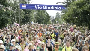 Thumbnail voor Vierdaagse-wandelaar steelt telefoon na toiletbezoek bij gastvrije toeschouwer