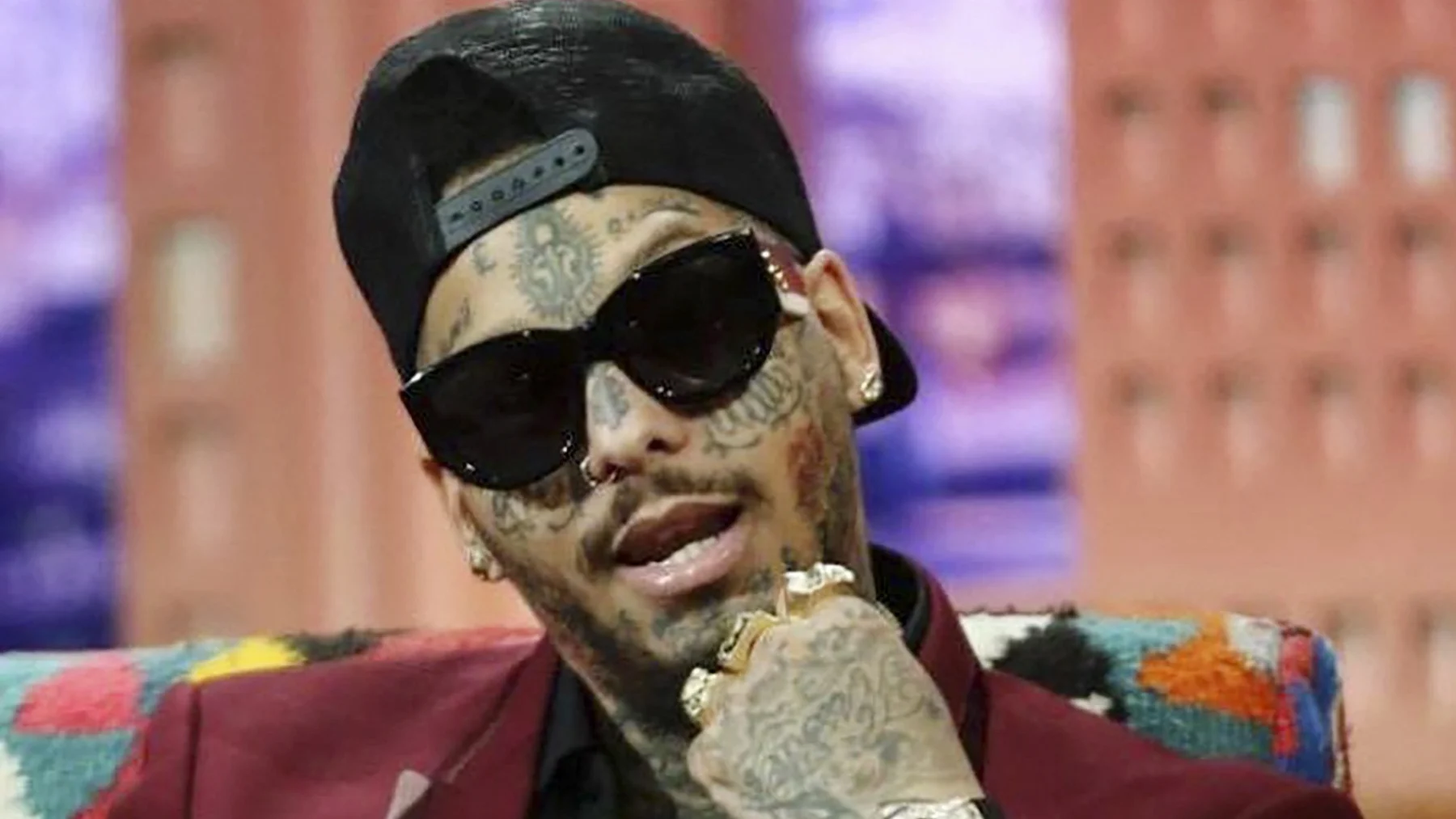 Is deze Franse rapper de mannelijke versie van meesteroplichter Anna Delvey?