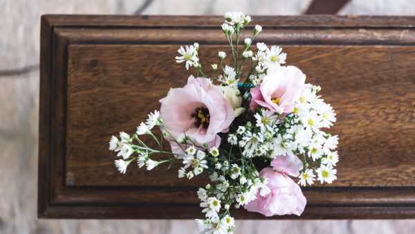 kist met bloemen limburg