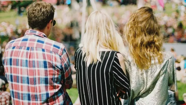 3 x bedrogen vrouw: Dacht dat m'n vriendin op vrouwen viel, maar ze sliep met mijn vent