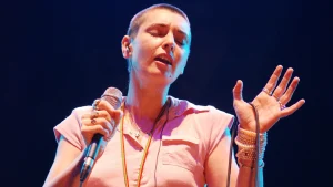 Thumbnail voor Beroemdheden herdenken overleden zangeres Sinéad O'Connor: 'Hield van haar en haar muziek'