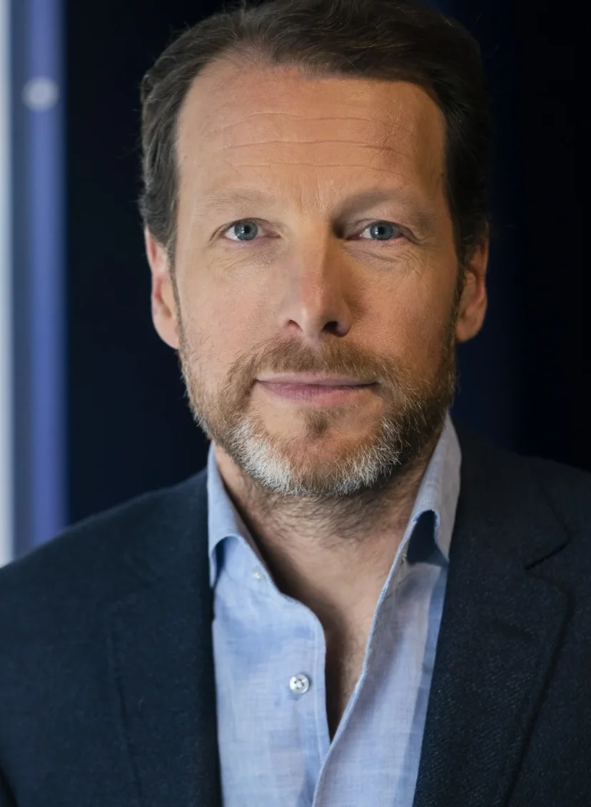 Portret van Herman van der Zandt, presentator bij de NOS