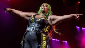 Thumbnail voor Lizzo door achtergronddansers aangeklaagd voor seksueel wangedrag