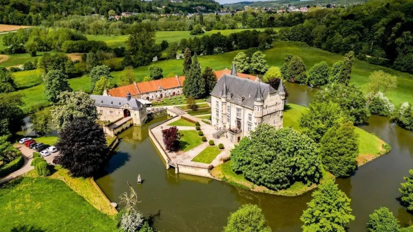 In dit kasteel heeft de tijd stilgestaan (en dat wil je even zien)