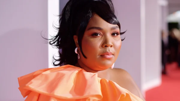 Lizzo ontkent vermeend wangedrag: 'Ik zou nooit iemand ontslaan vanwege gewicht'