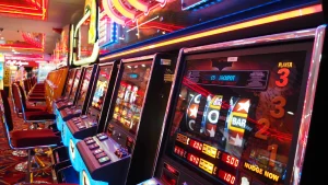 Thumbnail voor Van een ton naar dinerbon: man wint, en later tóch niet, jackpot in casino