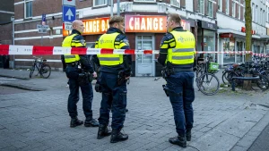 Thumbnail voor Amsterdam en Rotterdam slaan alarm om drugscriminaliteit: 'Italiaanse toestanden'