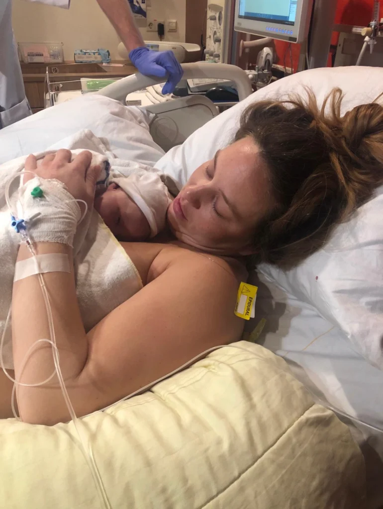 Lianne's bevalling duurde vijf dagen: 'De moed zakte me in de schoenen'