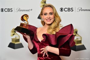 Thumbnail voor Hello baby: Adele doet ‘gender reveal’ voor koppel tijdens Las Vegas-show