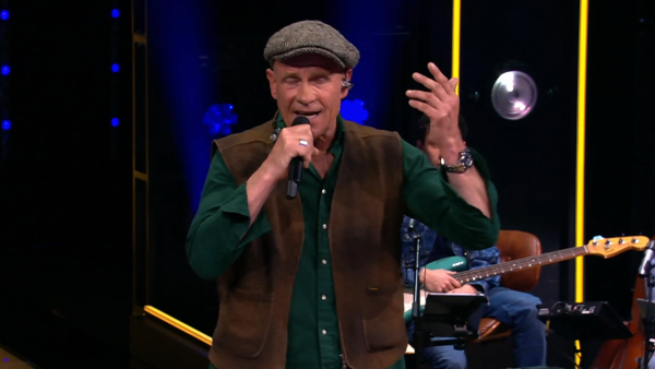 In 'The Talent Scouts' gooien nieuwe oortjes roet in het eten van zanger Eric
