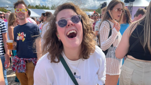 Thumbnail voor Noortje (26) richtte dispuut op binnen queer studentenvereniging: 'Praten niet alleen over onze coming out'