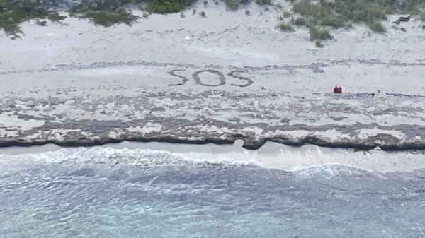 SOS geschreven op onbewoond eiland