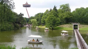 Thumbnail voor Ernstig zieke jongen krijgt Gondoletta uit Efteling: 'Ik gun het hem zo, dit voelt goed'