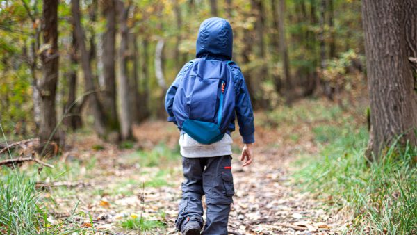 Cas (7) naakt achtergelaten door pesters bij speelplein: 'Ik schaam me zo, ik schaam me zo'