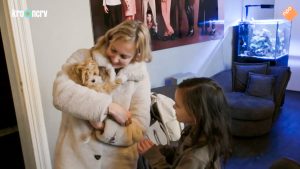 Thumbnail voor Familie Nagelkerke verwelkomt negende gezinslid in 'Een Huis Vol': 'Als er een hond komt, ben ik weg'