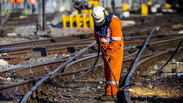 ProRail: 'Vanaf 2024 vaker doordeweeks hinder op spoor door onderhoud'