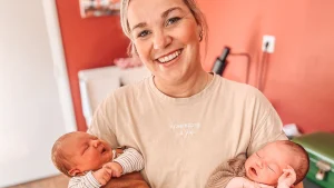Thumbnail voor Kraamverzorgende Rose Anne was bij bevallingen van vriendinnen: 'Heb altijd tranen in mijn ogen'