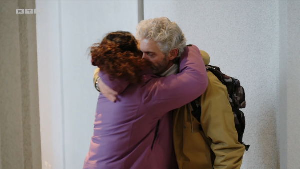 Verdriet schept een band in 'Samen Uit, Samen Thuis?': 'Een liefdevolle kus'