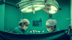 Thumbnail voor Nieuw-Zeelandse chirurg vergeet instrument in buik moeder na keizersnede