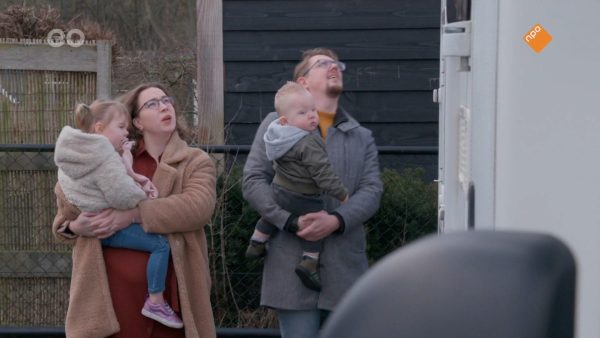 Bette en Robin bekijken campers in 'Waar doen ze het van?'