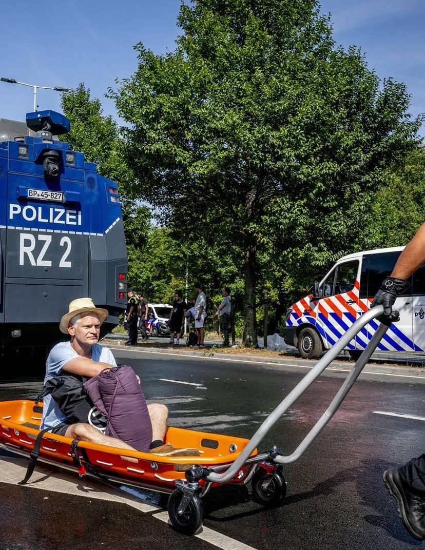 De A12 is weer vrij van de blokkade door klimaatactivisten