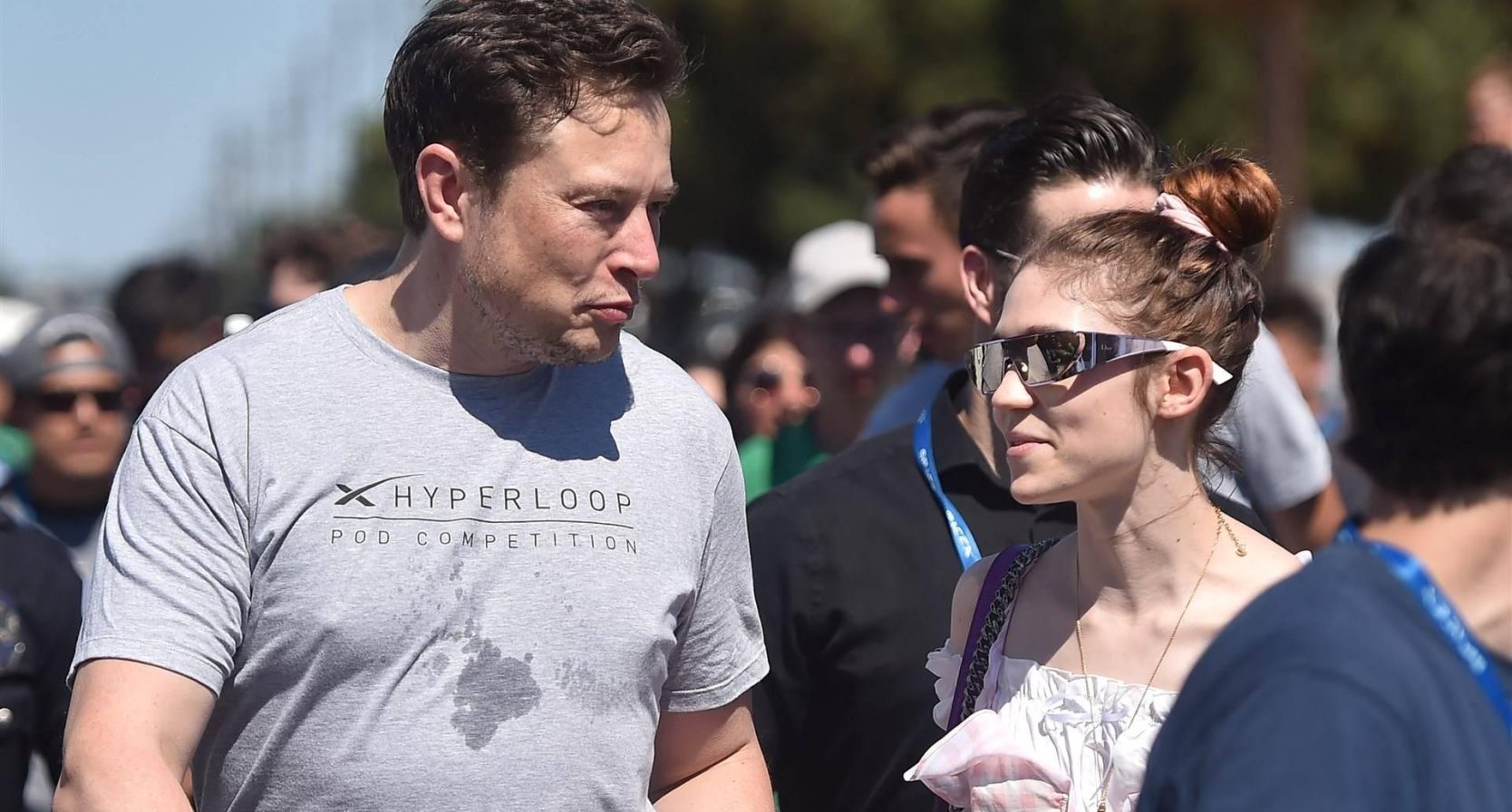 Elon Musk en Grimes hebben een derde kind gekregen, maar hielden de geboorte tot nu toe stil