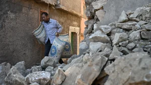 Thumbnail voor Marokkaanse man moet na aardbeving kiezen tussen ouders en zoon: 'Ik zag zijn hand'