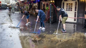 Thumbnail voor Murelles kelder staat wederom blank na wateroverlast in Zuid-Limburg: 'Straks word ik geëlektrocuteerd'