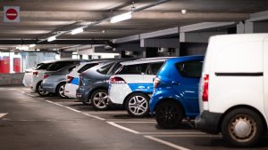 Thumbnail voor Kinderen getuige van mishandeling moeder in parkeergarage, politie doet oproep