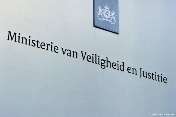 Foutje ministerie, kern begrotingsplannen van Justitie op straat