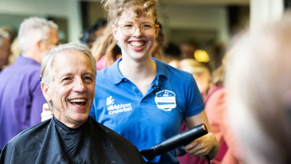 Van strakke coupe tot statement lipstick: mbo-studenten stylen politici op Prinsjesdag