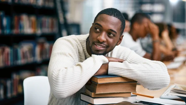 Flint denkt na in de bibliotheek