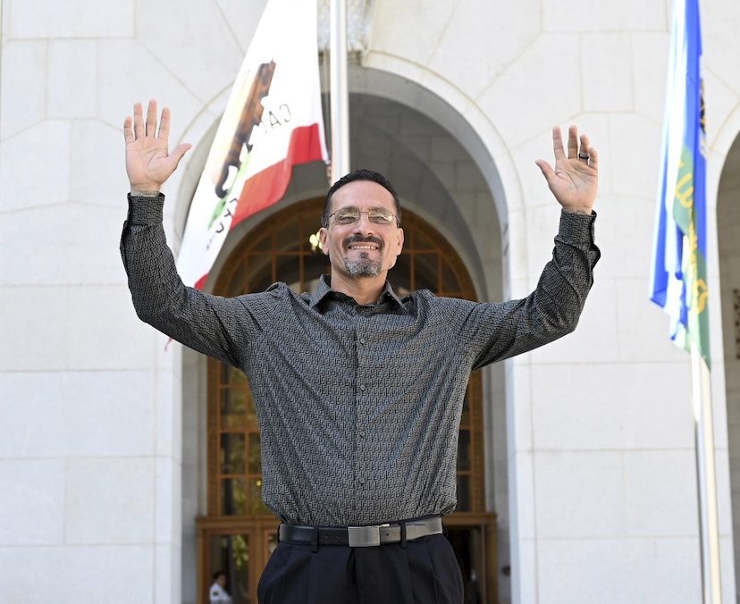 Amerikaanse man die 28 jaar lang onschuldig vast zat is vrijgelaten