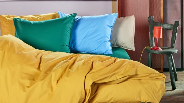 Met deze tips wordt het verschonen van je bed een stuk makkelijker (én sneller)
