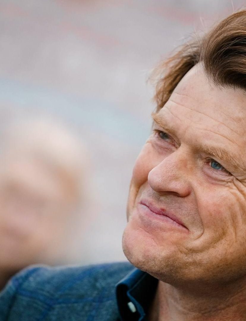 Beau eert zijn vrouw Selly