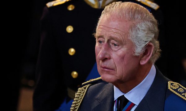 Koning Charles rouwt om Queen Elizabeth