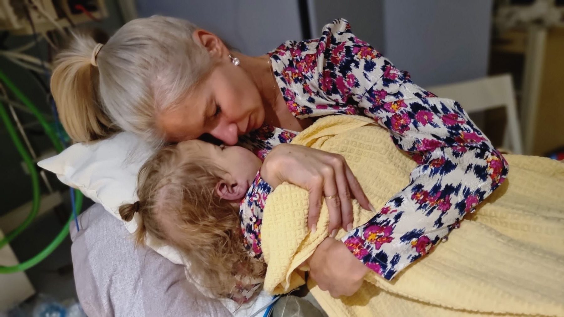 Lindsey met haar dochter Maeve die is overleden aan meningitis