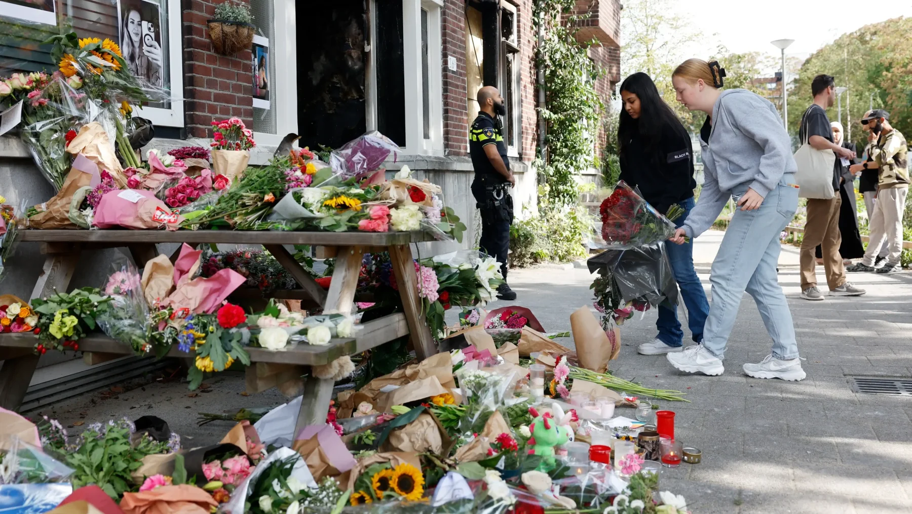 bloemenzee bij slachtoffers schietpartij door Fouad L.
