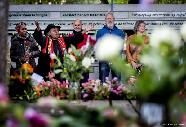 Bijlmerramp herdacht bij 'de boom die alles zag': 'Mogen ramp van zo'n omvang niet vergeten'