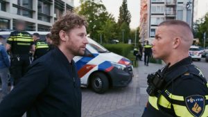 Thumbnail voor Kijkers in shock na eerste aflevering 'Bureau Rotterdam': 'Een trigger warning was op z'n plaats geweest'