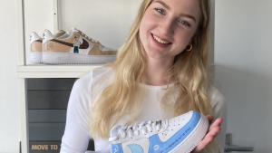 Thumbnail voor Niall Horan wil door Sara (20) ontworpen schoenen hebben: 'Kon het niet geloven'