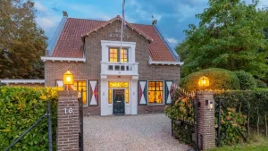 Thumbnail voor Bijna 2,2 miljoen euro, maar dan heb je ook wat: dit is het huis van Maxime Meiland