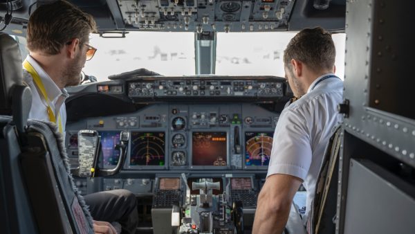 Piloten in 'Zembla' over de angstcultuur bij vliegtuigmaatschappijen: