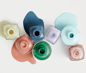 Thumbnail voor Lekker lakken: zo lang (of kort) mag nagellak op je teennagels zitten
