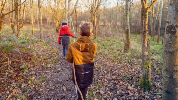 Spelende-kinderen-vinden-oude-explosieven-bos