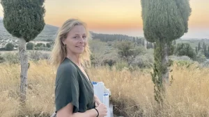 Thumbnail voor Lenneke (50) werd chronisch ziek, maar hervond de kracht om te léven: 'Het leven is niet maakbaar, wel stuurbaar'