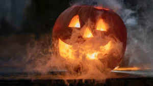 Thumbnail voor Déze straat hult zich al in Halloween-sferen: 'Heerlijk dat de kinderen de schrik van hun leven krijgen'