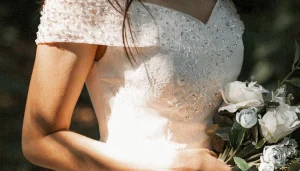 Thumbnail voor Brenda's bruiloft verliep niet vlekkeloos: 'Ontlasting droop over mijn jurk'