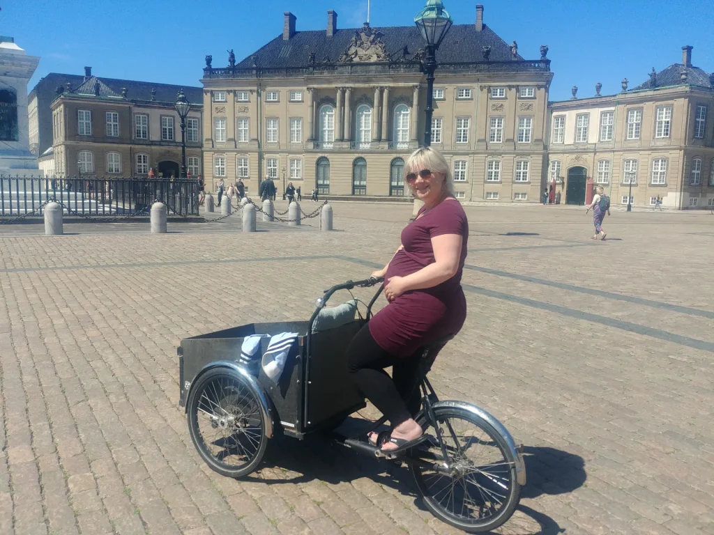 Kelly beviel op haar laatste vakantiedag in Denemarken: 'Ik paste bijna niet meer in de auto'
